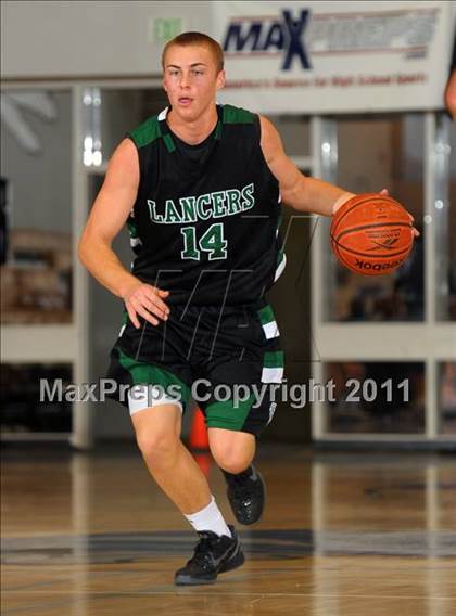 Thumbnail 2 in Dana Hills vs. Thousand Oaks (MaxPreps Holiday Classic) photogallery.