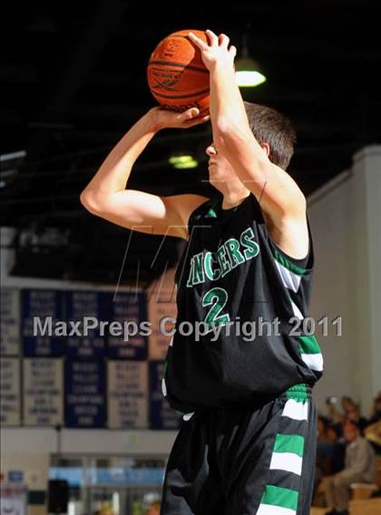 Thumbnail 3 in Dana Hills vs. Thousand Oaks (MaxPreps Holiday Classic) photogallery.