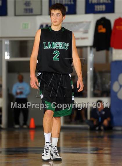 Thumbnail 3 in Dana Hills vs. Thousand Oaks (MaxPreps Holiday Classic) photogallery.