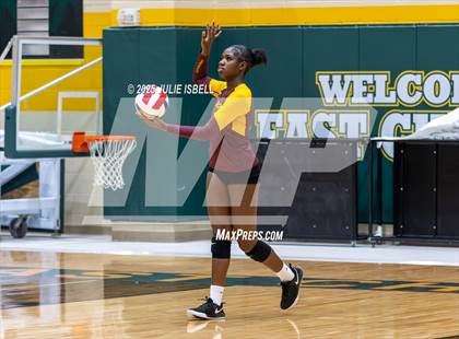 Thumbnail 2 in Beaumont United @ East Chambers photogallery.