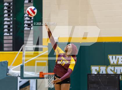 Thumbnail 2 in Beaumont United @ East Chambers photogallery.