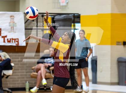 Thumbnail 2 in Beaumont United @ East Chambers photogallery.