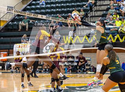 Thumbnail 2 in Beaumont United @ East Chambers photogallery.