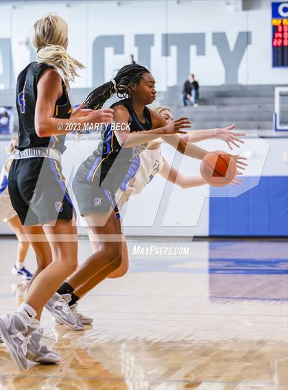 Thumbnail 1 in Oxford vs Fatima (Jefferson Bank Holiday Hoops) photogallery.