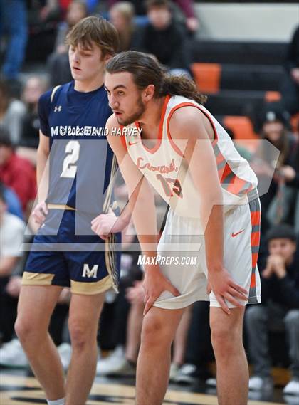Thumbnail 1 in Mullen vs Lakewood photogallery.
