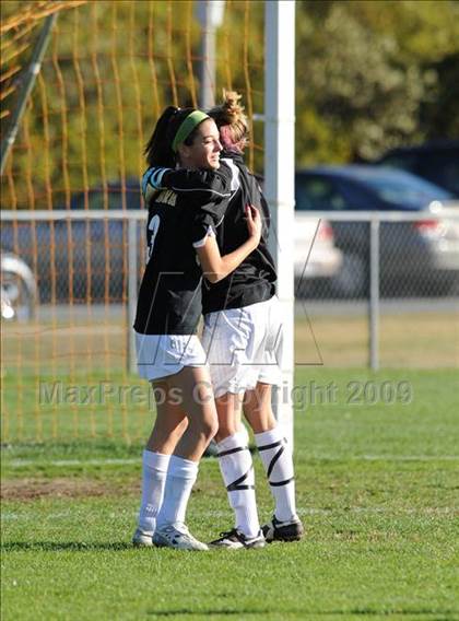 Thumbnail 3 in Islip vs Hauppauge photogallery.