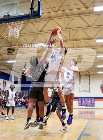 Thumbnail 1 in Chilton County vs Thorsby (Chilton County Tournament) photogallery.