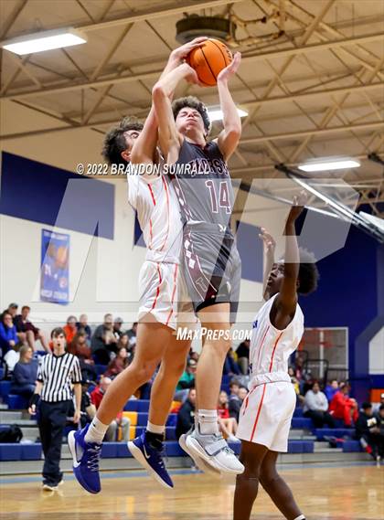 Thumbnail 2 in Chilton County vs Thorsby (Chilton County Tournament) photogallery.