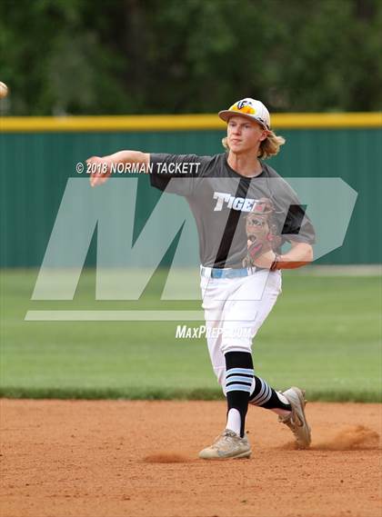 Thumbnail 3 in Eisenhower vs Bishop Carroll (KSHSAA 5A Regional Playoff) photogallery.