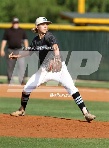 Thumbnail 2 in Eisenhower vs Bishop Carroll (KSHSAA 5A Regional Playoff) photogallery.