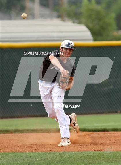 Thumbnail 3 in Eisenhower vs Bishop Carroll (KSHSAA 5A Regional Playoff) photogallery.