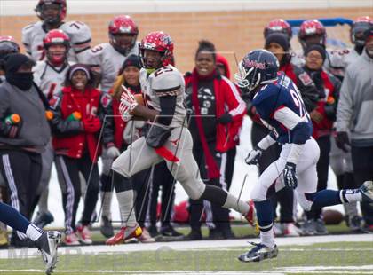 Thumbnail 2 in Ryan vs. Cedar Hill (UIL 5A D2 Quarterfinal) photogallery.