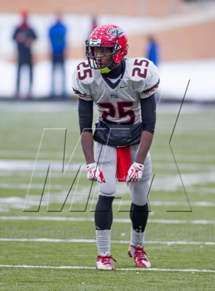 Thumbnail 3 in Ryan vs. Cedar Hill (UIL 5A D2 Quarterfinal) photogallery.