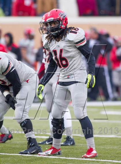Thumbnail 3 in Ryan vs. Cedar Hill (UIL 5A D2 Quarterfinal) photogallery.