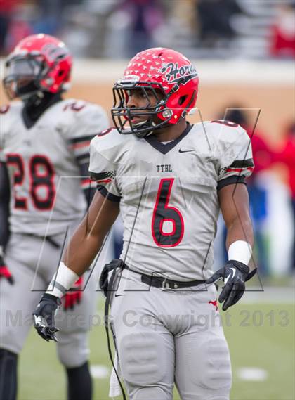 Thumbnail 1 in Ryan vs. Cedar Hill (UIL 5A D2 Quarterfinal) photogallery.