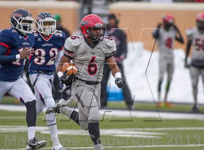 Thumbnail 2 in Ryan vs. Cedar Hill (UIL 5A D2 Quarterfinal) photogallery.
