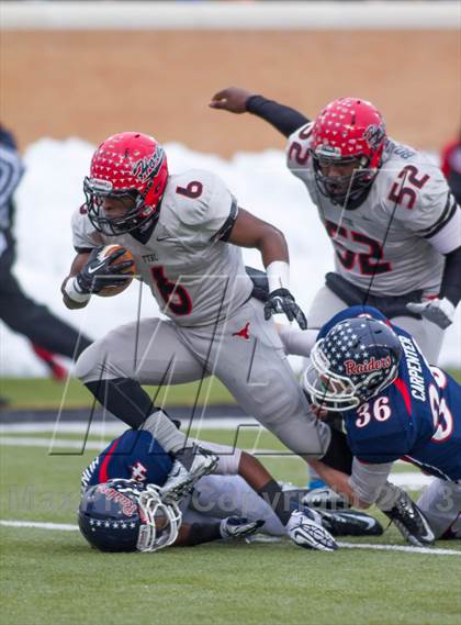 Thumbnail 2 in Ryan vs. Cedar Hill (UIL 5A D2 Quarterfinal) photogallery.