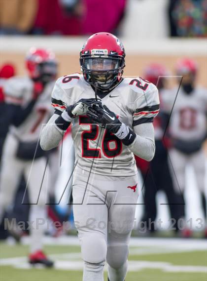 Thumbnail 2 in Ryan vs. Cedar Hill (UIL 5A D2 Quarterfinal) photogallery.