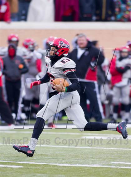 Thumbnail 1 in Ryan vs. Cedar Hill (UIL 5A D2 Quarterfinal) photogallery.