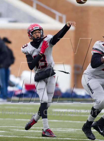 Thumbnail 2 in Ryan vs. Cedar Hill (UIL 5A D2 Quarterfinal) photogallery.