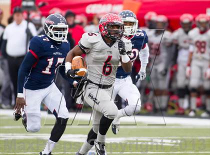 Thumbnail 3 in Ryan vs. Cedar Hill (UIL 5A D2 Quarterfinal) photogallery.