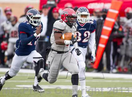 Thumbnail 2 in Ryan vs. Cedar Hill (UIL 5A D2 Quarterfinal) photogallery.