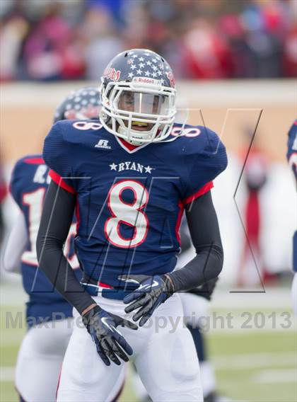 Thumbnail 2 in Ryan vs. Cedar Hill (UIL 5A D2 Quarterfinal) photogallery.
