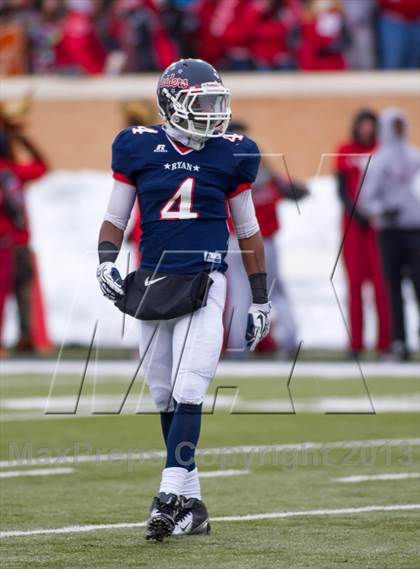 Thumbnail 2 in Ryan vs. Cedar Hill (UIL 5A D2 Quarterfinal) photogallery.