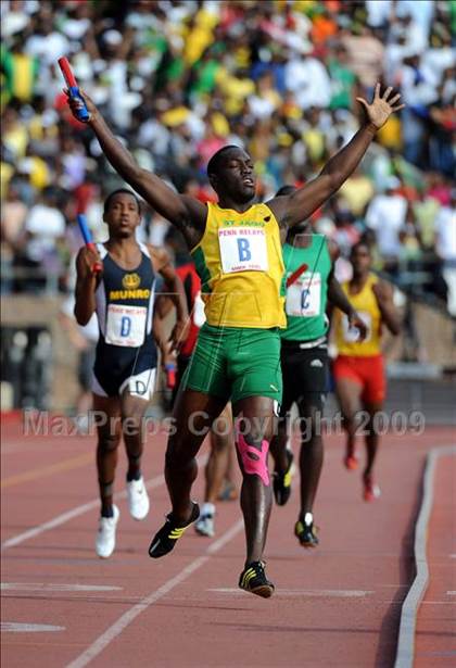 Thumbnail 2 in 115th Penn Relays photogallery.