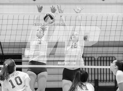 Thumbnail 2 in Alta Loma vs  Louisville (Viewpoint Invitational) photogallery.