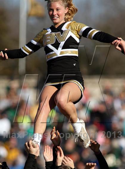 Thumbnail 2 in Blue Valley vs. South (KSHSAA Class 5A Final) photogallery.