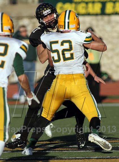 Thumbnail 3 in Blue Valley vs. South (KSHSAA Class 5A Final) photogallery.