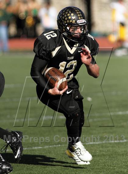 Thumbnail 3 in Blue Valley vs. South (KSHSAA Class 5A Final) photogallery.