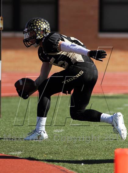 Thumbnail 1 in Blue Valley vs. South (KSHSAA Class 5A Final) photogallery.