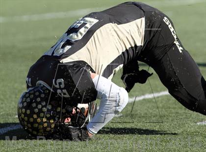 Thumbnail 3 in Blue Valley vs. South (KSHSAA Class 5A Final) photogallery.