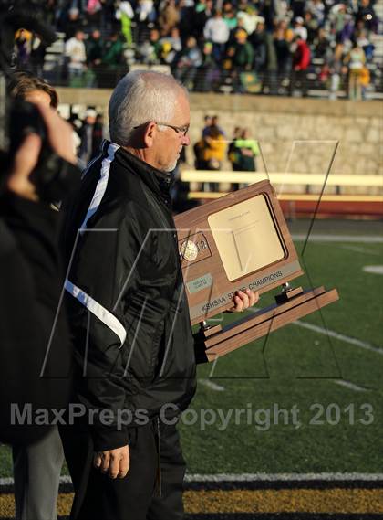 Thumbnail 3 in Blue Valley vs. South (KSHSAA Class 5A Final) photogallery.