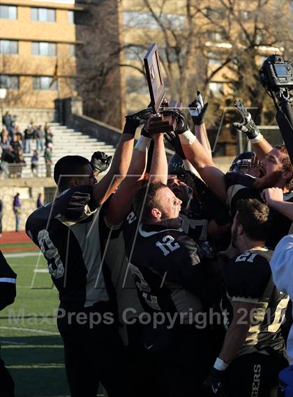 Thumbnail 3 in Blue Valley vs. South (KSHSAA Class 5A Final) photogallery.