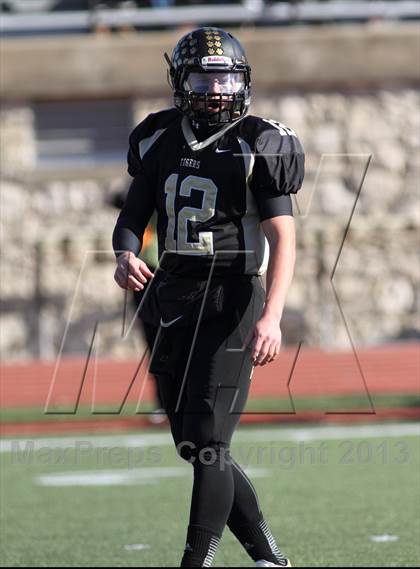 Thumbnail 2 in Blue Valley vs. South (KSHSAA Class 5A Final) photogallery.