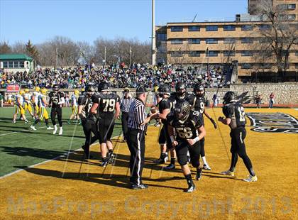 Thumbnail 2 in Blue Valley vs. South (KSHSAA Class 5A Final) photogallery.