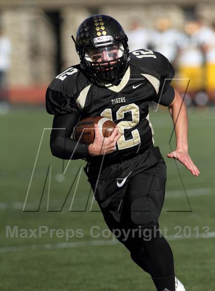 Thumbnail 3 in Blue Valley vs. South (KSHSAA Class 5A Final) photogallery.