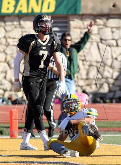 Thumbnail 3 in Blue Valley vs. South (KSHSAA Class 5A Final) photogallery.