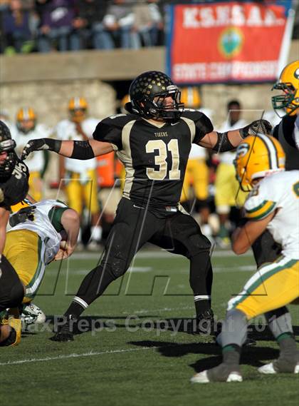 Thumbnail 3 in Blue Valley vs. South (KSHSAA Class 5A Final) photogallery.