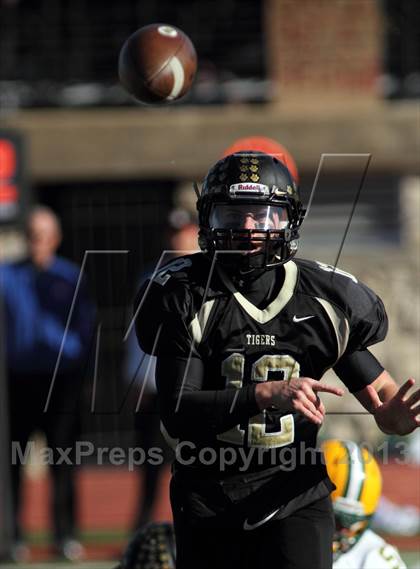 Thumbnail 2 in Blue Valley vs. South (KSHSAA Class 5A Final) photogallery.