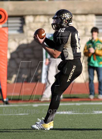 Thumbnail 3 in Blue Valley vs. South (KSHSAA Class 5A Final) photogallery.