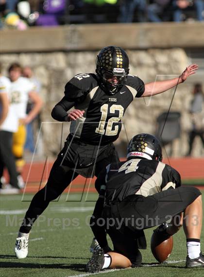Thumbnail 1 in Blue Valley vs. South (KSHSAA Class 5A Final) photogallery.