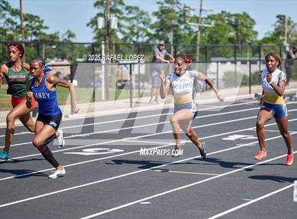 Thumbnail 1 in UIL 6A Track & Field Area 13&14 (100M) photogallery.