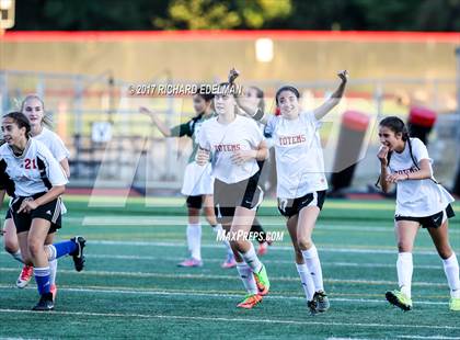 Thumbnail 3 in Skyline @ Sammamish photogallery.
