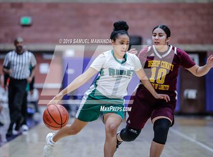 Thumbnail 3 in Ribet Academy vs  Bishop Conaty-Loretto photogallery.