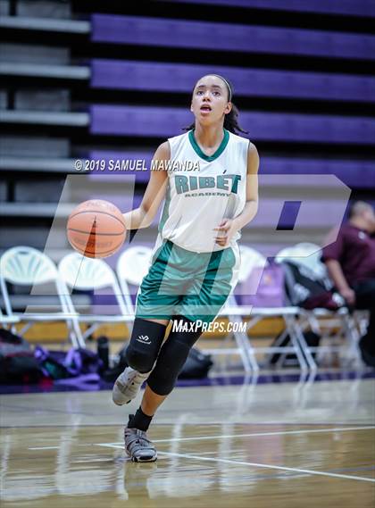 Thumbnail 2 in Ribet Academy vs  Bishop Conaty-Loretto photogallery.