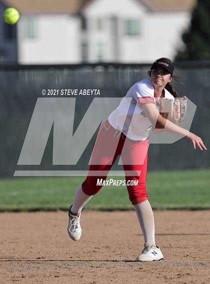Thumbnail 2 in Chatfield @ Smoky Hill photogallery.